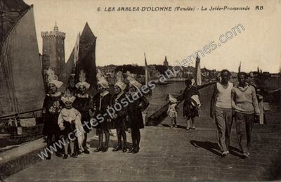 Carte postale ancienne La Jetée-Promenade — Les Sables-d'Olonne (Vendée)