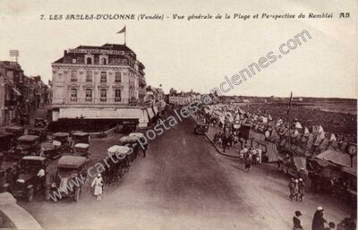 Carte postale ancienne Vue générale de la Plage et Perspective du Remblai — Les Sables-d'Olonne (Vendée)