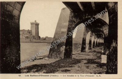 Carte postale ancienne Les Arcades et la Tour d'Arundel — Les Sables-d'Olonne (Vendée)