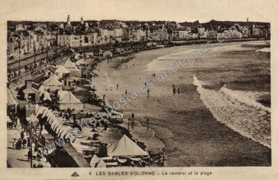 Carte postale ancienne Le remblai et la plage — Les Sables-d'Olonne (Vendée)