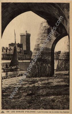 Carte postale ancienne Les Arcades de la Jetée des Sables — Les Sables-d'Olonne (Vendée)