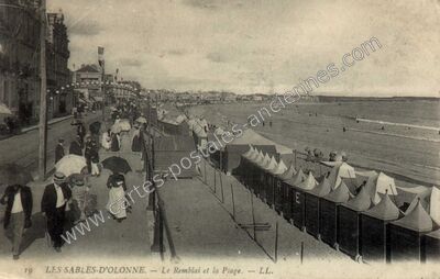 Carte postale ancienne Le Remblai et la Plage — Les Sables-d'Olonne (Vendée)