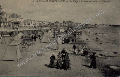 Carte postale ancienne La Plage à l'Heure des Bains — Les Sables-d'Olonne (Vendée)