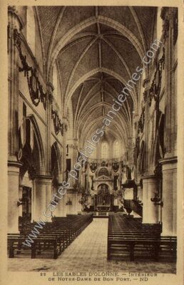 Carte postale ancienne Intérieur de Notre-Dame de Bon Port — Les Sables-d'Olonne (Vendée)