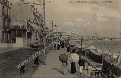 Carte postale ancienne Le Remblai — Les Sables-d'Olonne (Vendée)