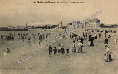 Carte postale ancienne La Plage à l'heure du Bain — Les Sables-d'Olonne (Vendée)