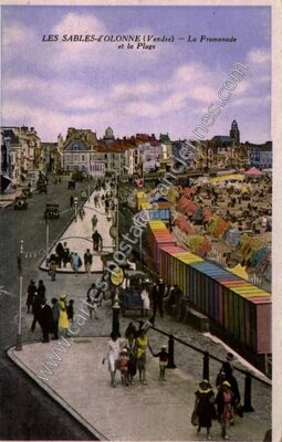 Carte postale ancienne La Promenade et la Plage — Les Sables-d'Olonne (Vendée)