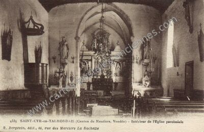 Carte postale ancienne Intérieur de l'Eglise paroissiale — Saint-Cyr-en-Talmondais (Vendée)