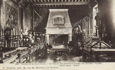Carte postale ancienne Château de la Cour d'Aron - Grand Salon - Musée — Saint-Cyr-en-Talmondais (Vendée)