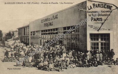 Carte postale ancienne Pension de Famille "La Parisienne — Saint-Gilles-Croix-de-Vie (Vendée)
