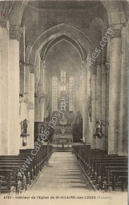 Carte postale ancienne Intérieur de l'Eglise de St-HILAIRE — Saint-Hilaire-des-Loges (Vendée)