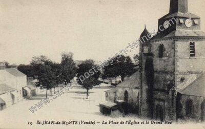 Carte postale ancienne La Place de l'Eglise et la Grand' Rue — Saint-Jean-de-Monts (Vendée)