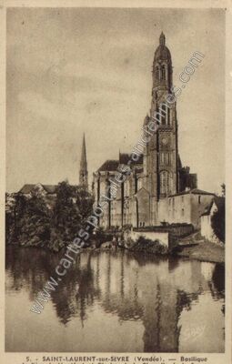 Carte postale ancienne Basilique — Saint-Laurent-sur-Sèvre (Vendée)