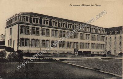 Carte postale ancienne Le nouveau Bâtiment des Classes — Saint-Laurent-sur-Sèvre (Vendée)