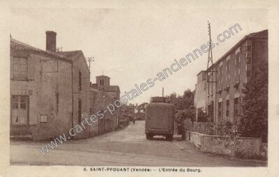 Carte postale ancienne L'Entrée du Bourg — Saint-Prouant (Vendée)
