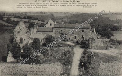 Carte postale ancienne Ruines du Château — Tiffauges (Vendée)