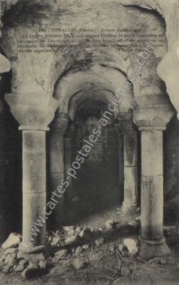 Carte postale ancienne Ruines du Château. La Crypte romane — Tiffauges (Vendée)