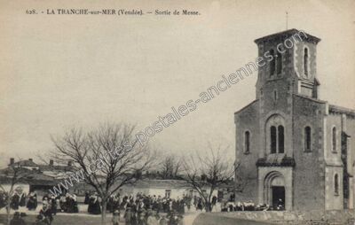 Carte postale ancienne Sortie de Messe — La Tranche-sur-Mer (Vendée)