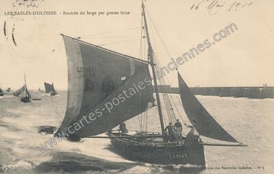 Carte postale ancienne Rentrée du large par grosse brise — Les Sables-d'Olonne (Vendée)