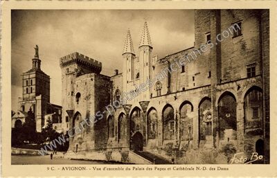 Carte postale ancienne Vue d'ensemble du Palais des Papes et Cathédrale N.-D. des Doms — Avignon (Vaucluse)