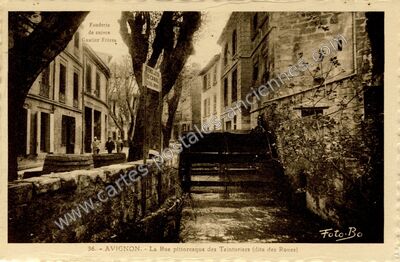 Carte postale ancienne La Rue pittoresque des Teinturiers (dite des Roues) — Avignon (Vaucluse)