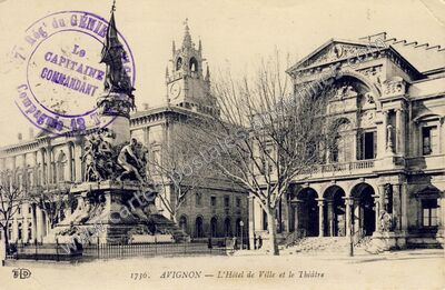 Carte postale ancienne L'Hôtel de Ville et le Théâtre — Avignon (Vaucluse)