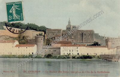 Carte postale ancienne Le Rocher des Doms, vue prise de l'Ile de la Barthalasse — Avignon (Vaucluse)