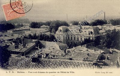 Carte postale ancienne Vue à vol d'oiseau du quartier de l'Hôtel de Ville — Bollène (Vaucluse)