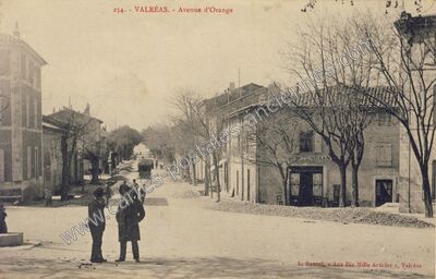 Carte postale ancienne Avenue d'Orange — Valréas (Vaucluse)