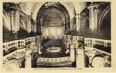 Carte postale ancienne Intérieur de la Cathédrale N.-D. des Doms — Avignon (Vaucluse)