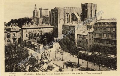 Carte postale ancienne Palais des Papes et Banque de France - Vue prise de la Tour Jacquemard — Avignon (Vaucluse)
