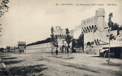 Carte postale ancienne Les Remparts (XIVe siècle) — Avignon (Vaucluse)