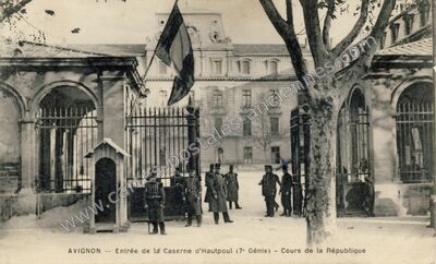 Carte postale ancienne Entrée de la Caserne d'Hautpoul (7e Génie) — Avignon (Vaucluse)