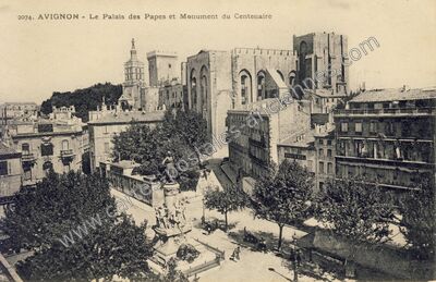 Carte postale ancienne Le Palais des Papes et Monument du Centenaire — Avignon (Vaucluse)