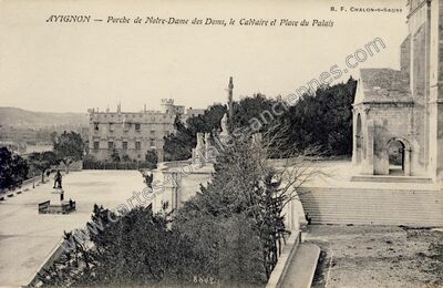 Carte postale ancienne Porche de Notre-Dame des Doms, le Calvaire et Place du Palais — Avignon (Vaucluse)