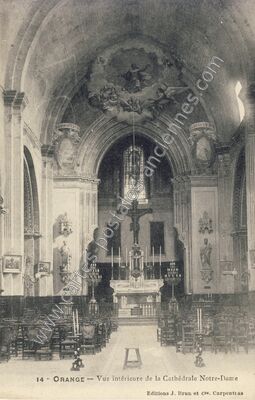 Carte postale ancienne Vue intérieure de la Cathédrale Notre-Dame — Orange (Vaucluse)