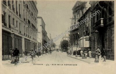Carte postale ancienne Rue de la République — Avignon (Vaucluse)