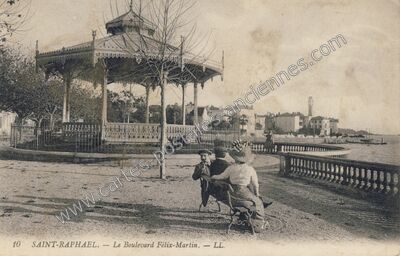 Carte postale ancienne Le Boulevard Félix-Martin — Saint-Raphaël (Var)