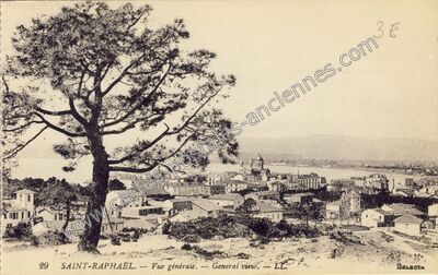 Carte postale ancienne Vue générale. — General view — Saint-Raphaël (Var)