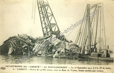 Carte postale ancienne Catastrophe du "Liberté" - Le renflement — Toulon (Var)