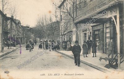 Carte postale ancienne Boulevard Gambetta — Les Arcs (Var)