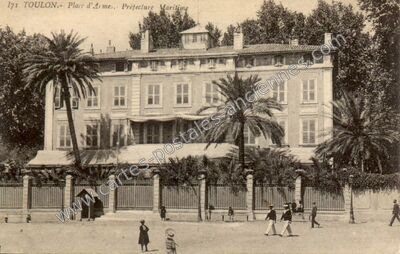 Carte postale ancienne Place d'Aimes. Préfecture Maritime — Toulon (Var)