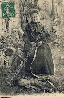 Carte postale ancienne Une centenaire travaillant à la tresse — Caylus (Tarn-et-Garonne)