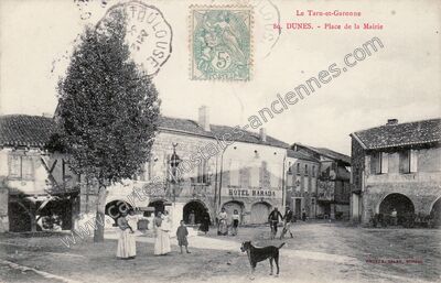 Carte postale ancienne Place de la Mairie — Dunes (Tarn-et-Garonne)