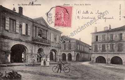 Carte postale ancienne Place de la Mairie — Dunes (Tarn-et-Garonne)