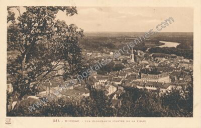 Carte postale ancienne Vue plongeante (centre de la ville) — Moissac (Tarn-et-Garonne)