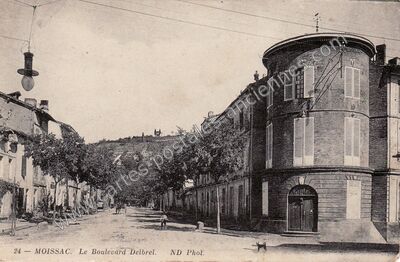 Carte postale ancienne Le Boulevard Delbrel — Moissac (Tarn-et-Garonne)