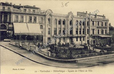 Carte postale ancienne Bibliothèque - Square de l'Hôtel de Ville — Montauban (Tarn-et-Garonne)