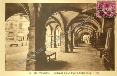 Carte postale ancienne Arcades de la Place Nationale — Montauban (Tarn-et-Garonne)