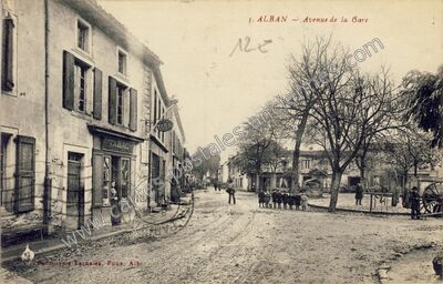 Carte postale ancienne Avenue de la Gare — Alban (Tarn)